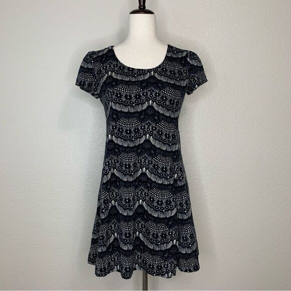 Urban Outfitters Kimchi Blue Faux Lace Print Stretchy Knit Mini Dress - Picture 1 of 11